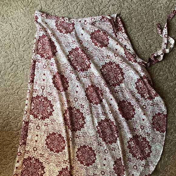 American Rag Top and Skirt Set - Picture 5 of 6